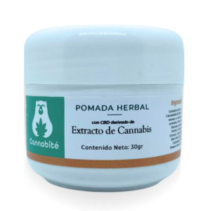 Imagen de referencia de nuestra pomada de 30 gramos Cannabité. Contiene Extracto de Flor de Cannabis (Cannabidiol CBD, Full Spectrum), Extracto de Caléndula, Extracto de Tabaco, Cera de Abejas, Aceite de Oliva, Aloe Vera, Extracto de ortiga y Aceite de coco, y ayuda en la regeneración de los tejidos y funciona como cicatrizante.